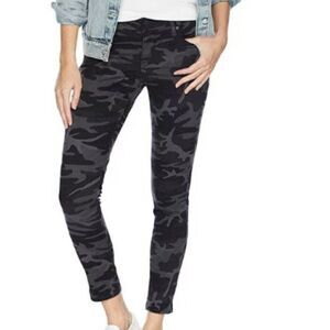 Levi Camo Print 711 Skinny Jean